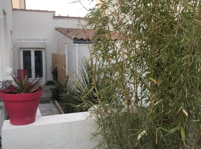 Apartament Jolie T2, Avec Cour Privee Frontignan