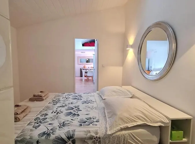 Apartament Jolie T2, Avec Cour Privee Frontignan