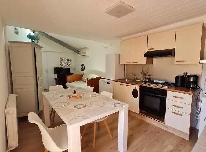 Jolie T2, Avec Cour Privee Apartament